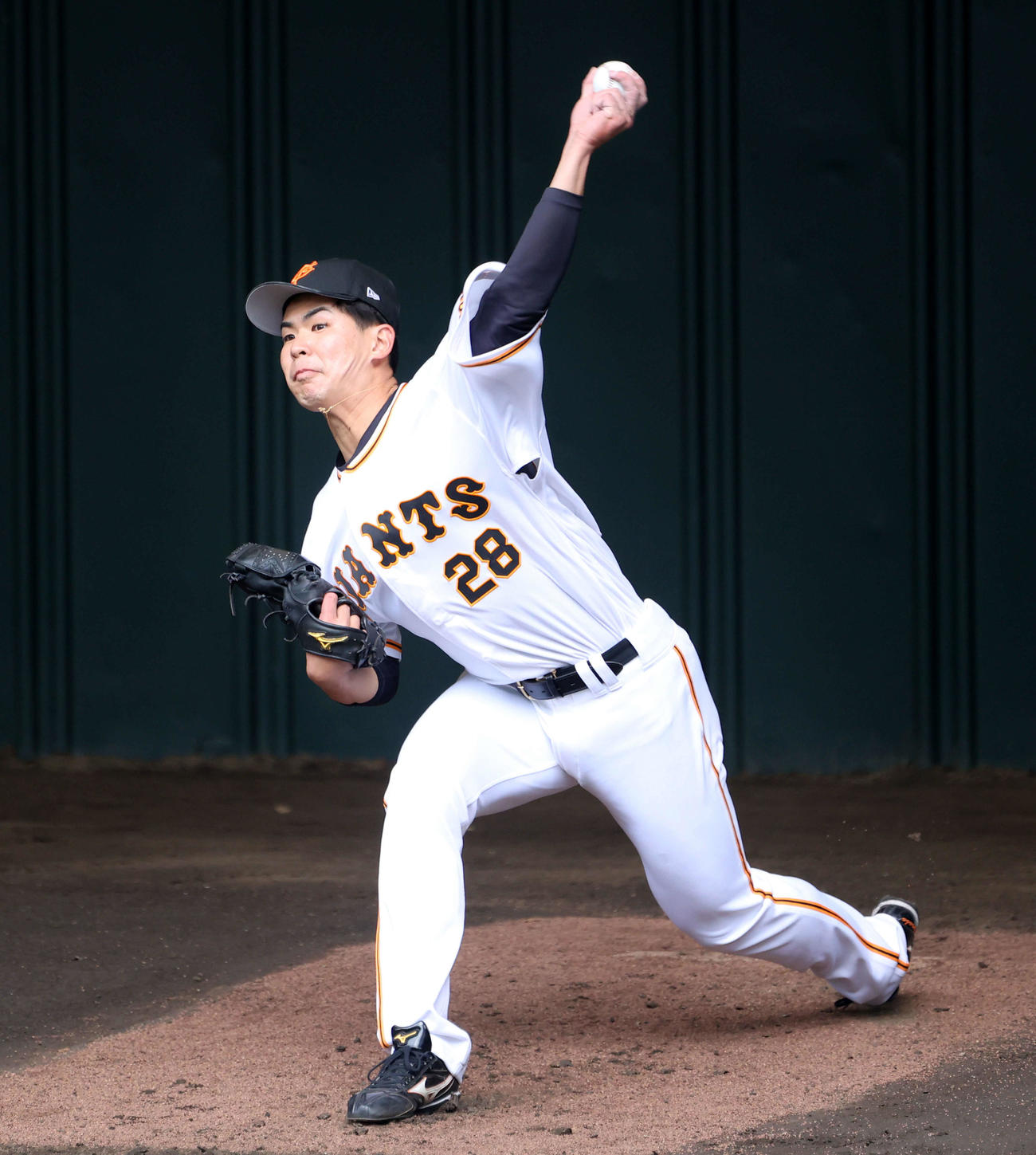 ブルペン投球する巨人山田（撮影・河田真司）