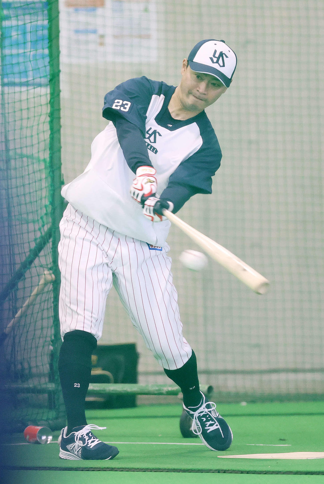 打撃練習をするヤクルト青木（撮影・鈴木正人）