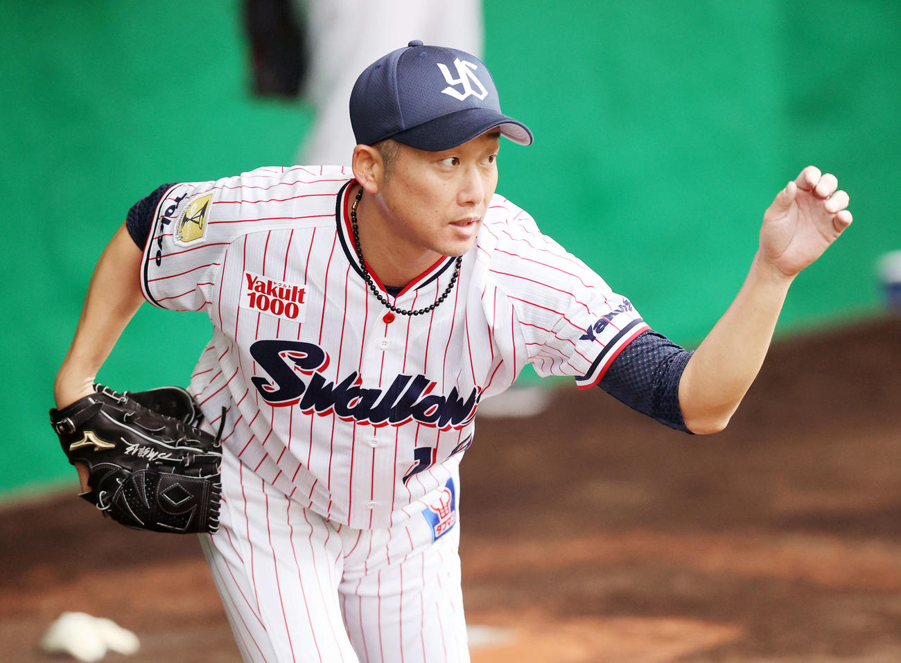 2日連続でブルペン投球をするヤクルト石川（撮影・鈴木正人）