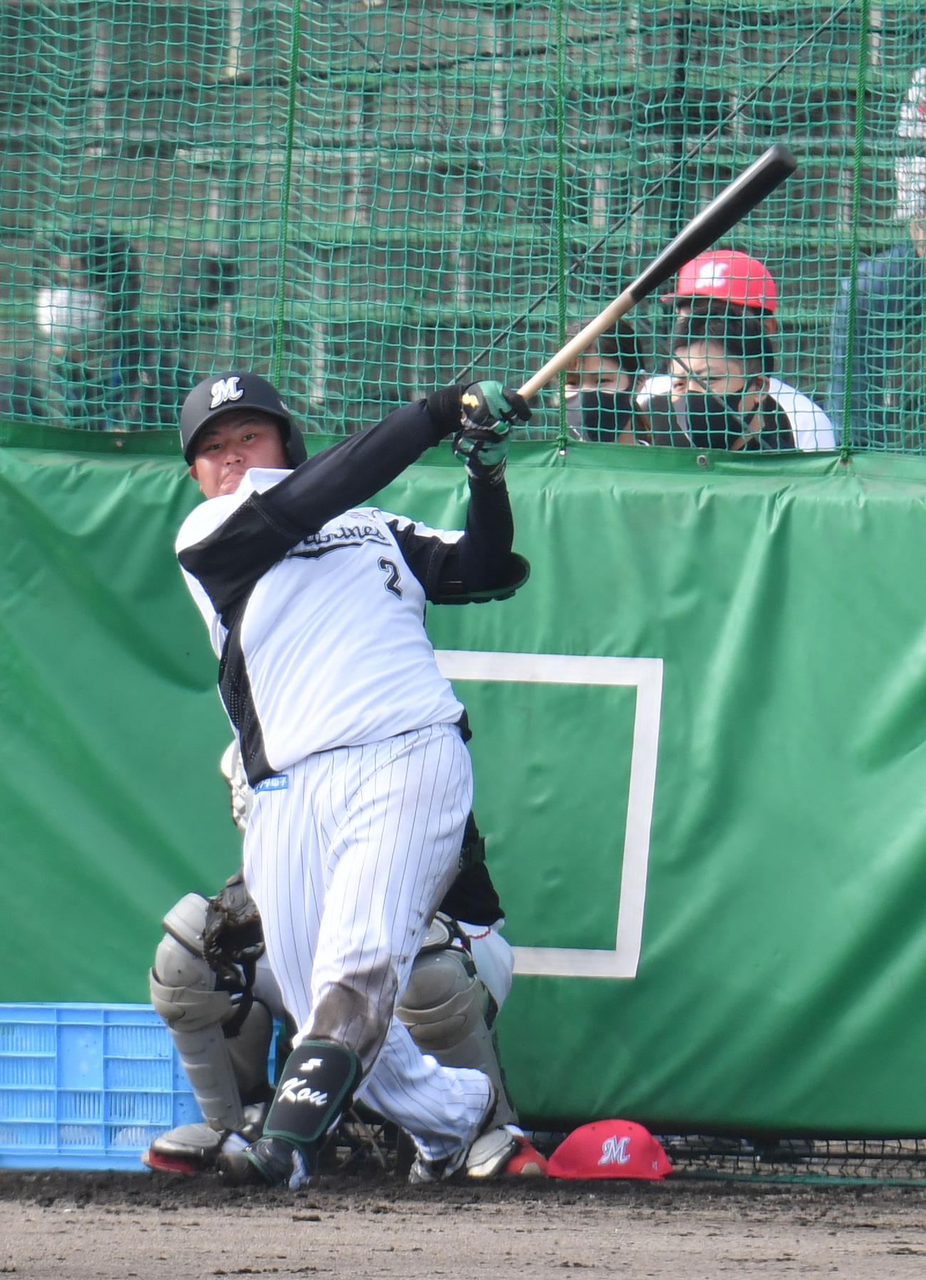 フリー打撃をするロッテ松川（撮影・柴田隆二）