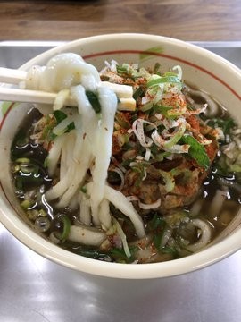 宮崎市郡司分の「めぐみうどん」名物の「やさいうどん」
