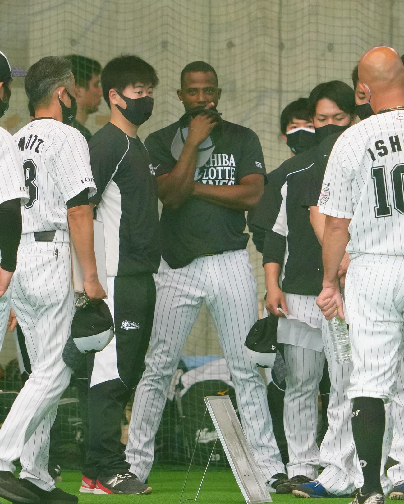 ロッテ石垣島キャンプ3日日、チームに合流したエチェバリア（撮影・柴田隆二）
