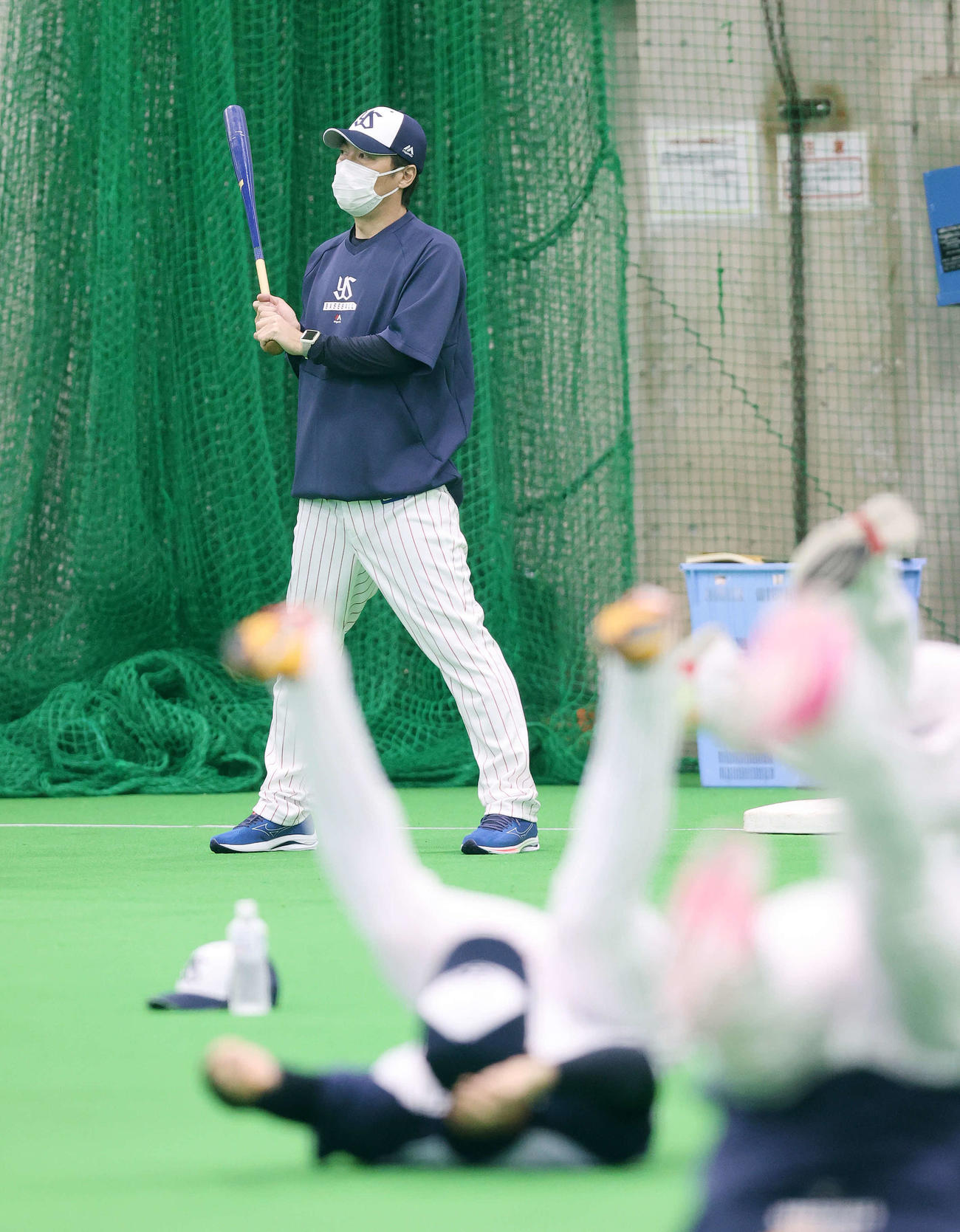 キャンプに合流したヤクルト高津監督（撮影・鈴木正人）