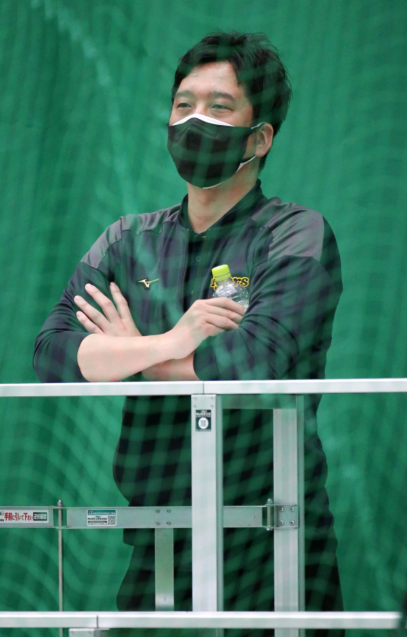 ブルペンを視察する藤川SA（撮影・上山淳一）