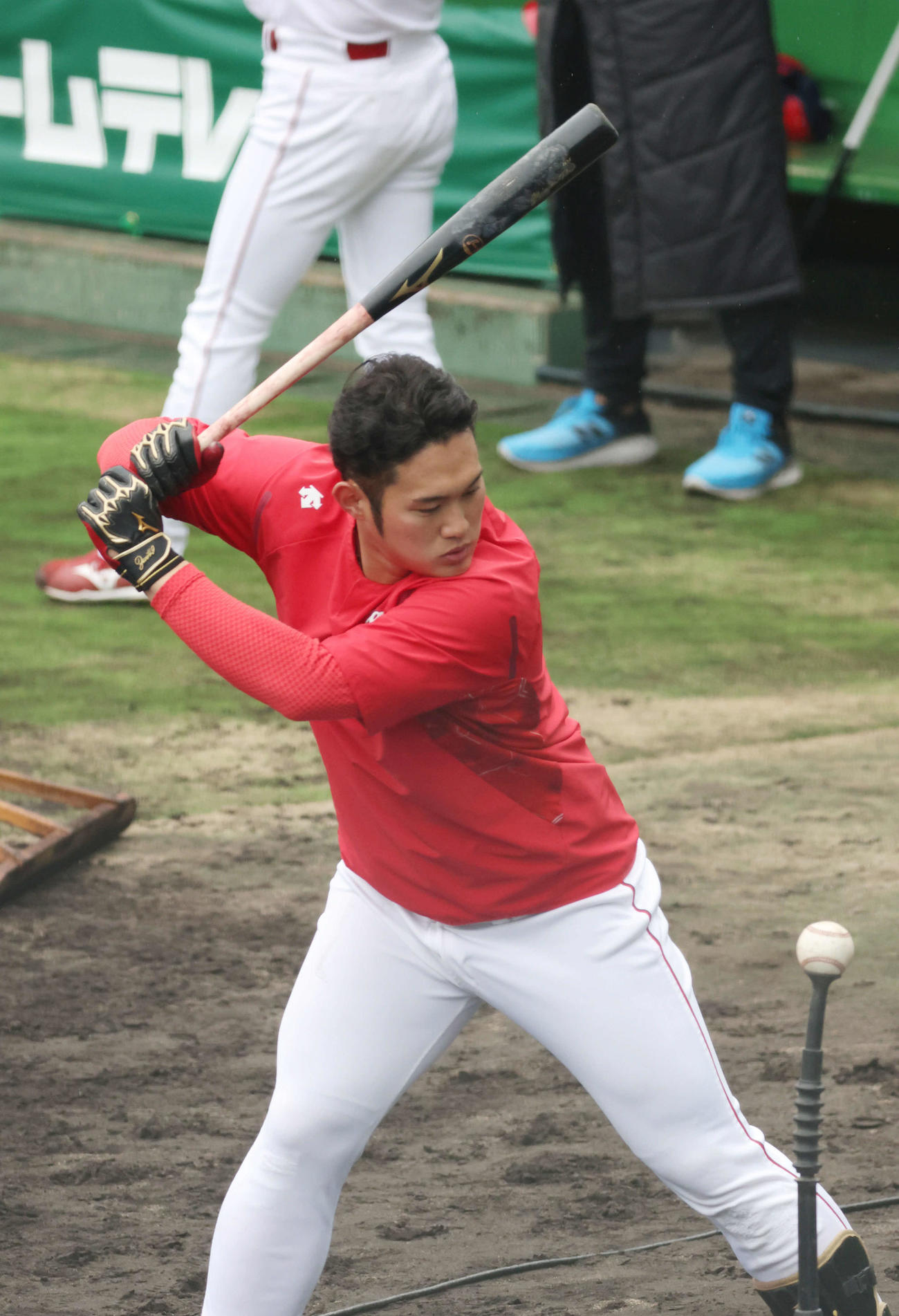 ティー打撃練習をする広島正随（撮影・加藤孝規）