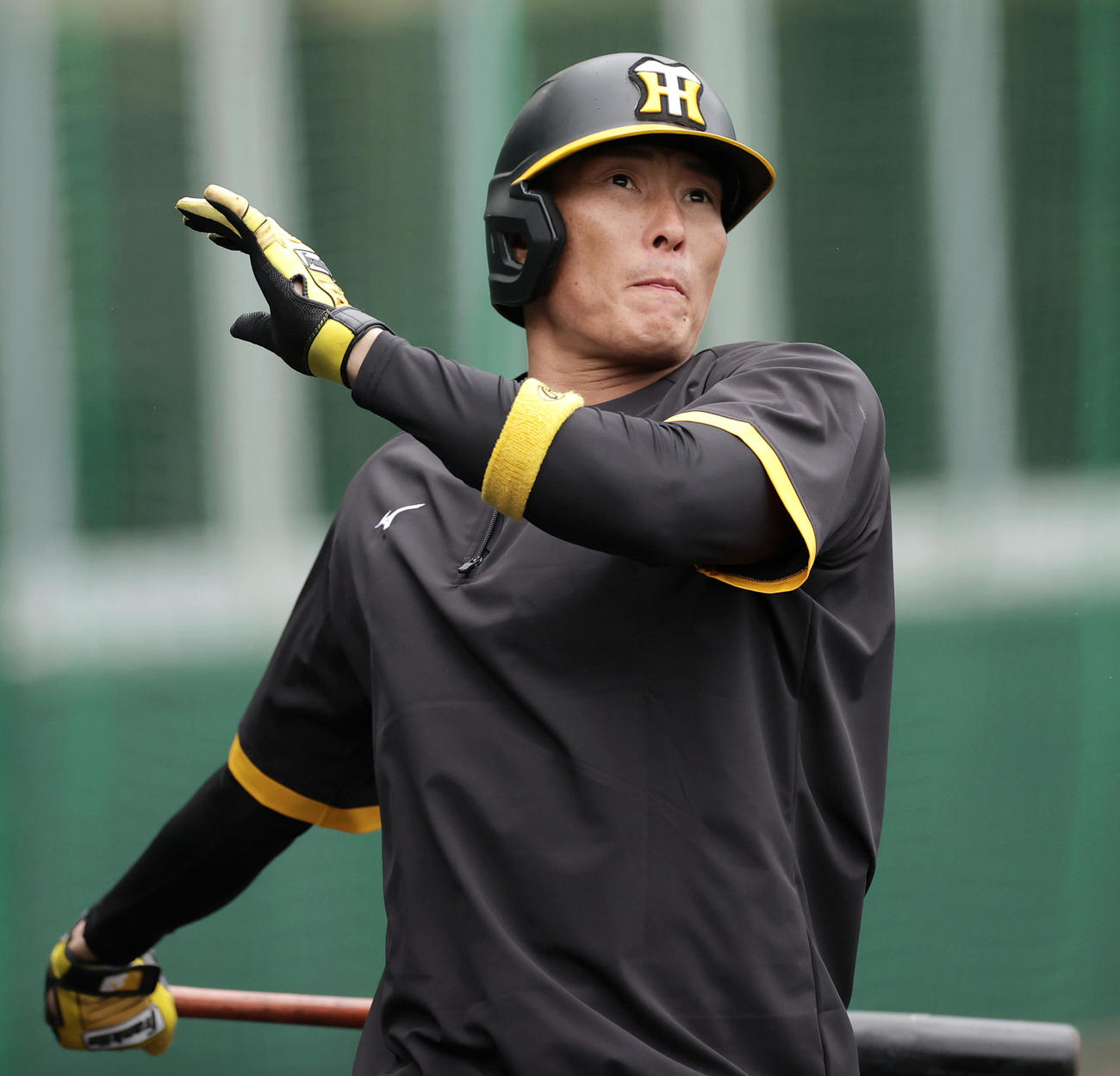 ロングティーで汗を流す糸井（2022年2月1日撮影）