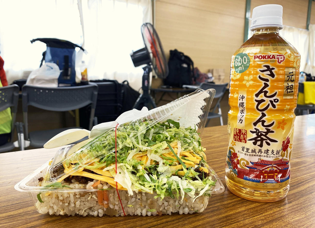 「キングタコス」のタコライス。ご飯をチキンライスにグレードアップしました