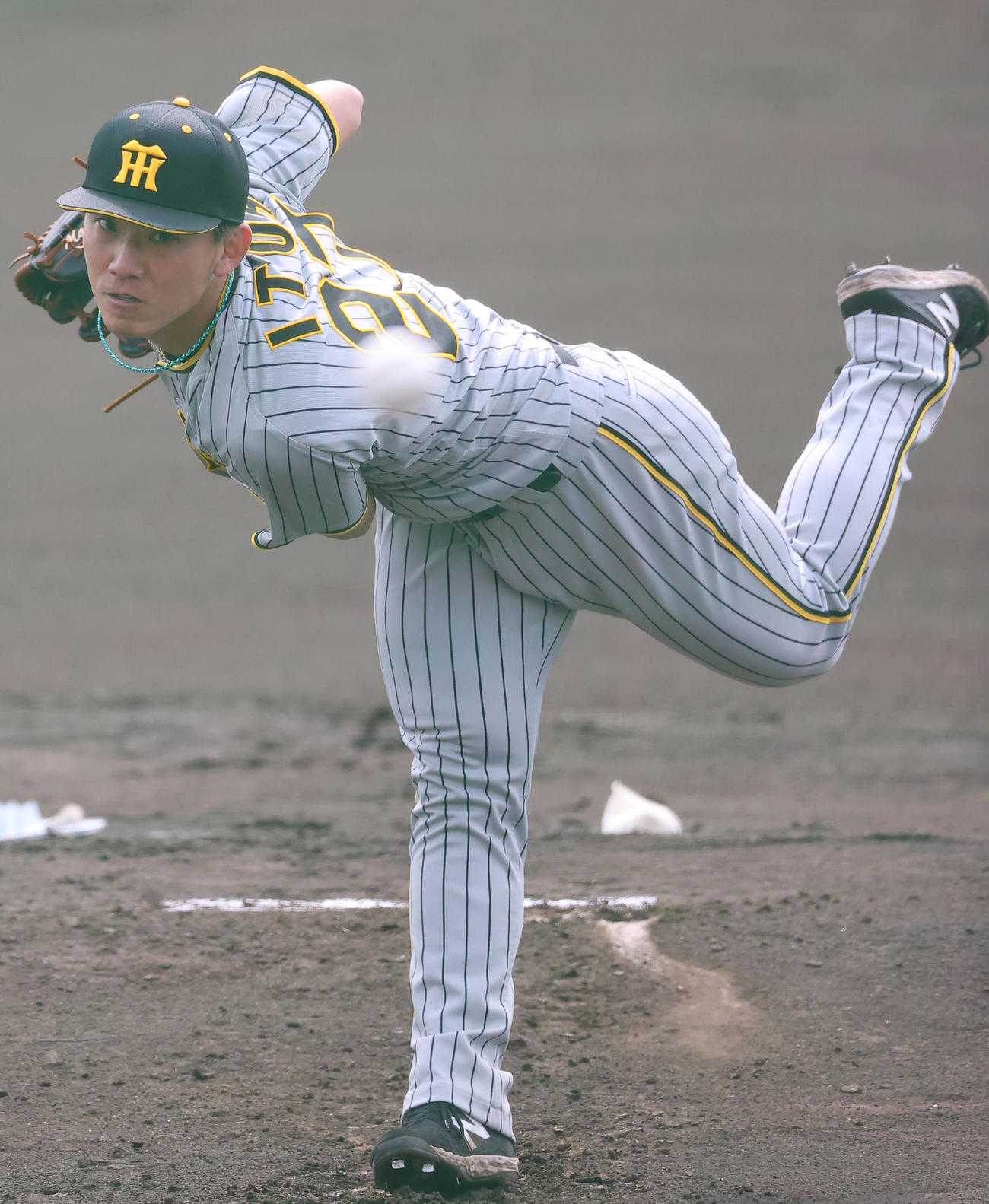 阪神紅白戦　紅組で先発する伊藤将（撮影・上山淳一）