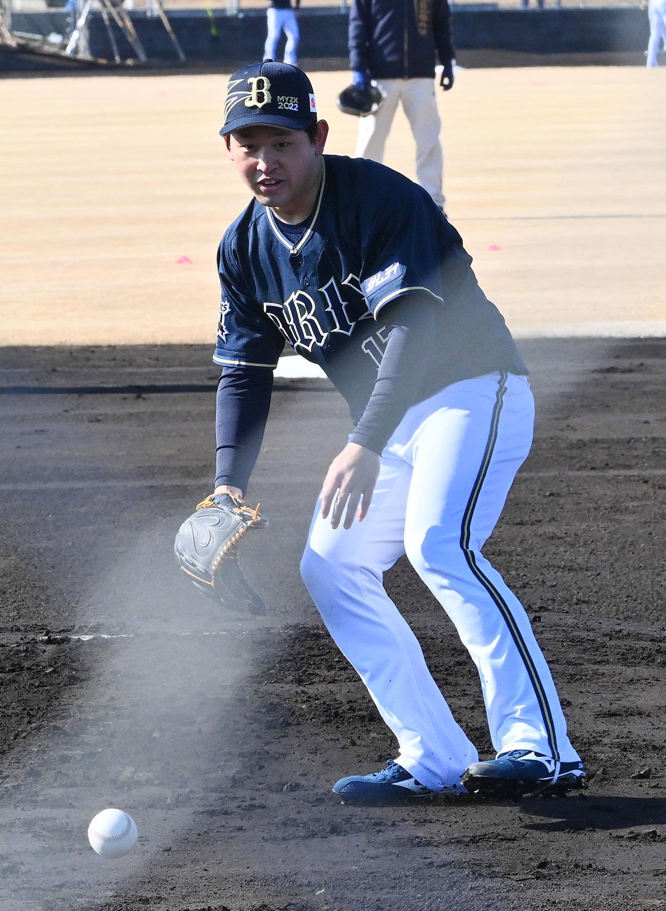 キャンプに合流し投内連携に取り組むオリックス宮城（撮影・和賀正仁）