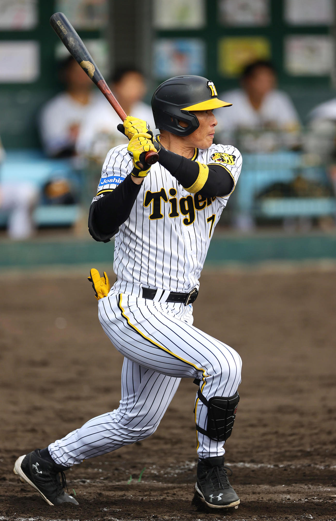 阪神紅白戦　6回裏白組2死、糸井は中前打を放つ（撮影・上山淳一）