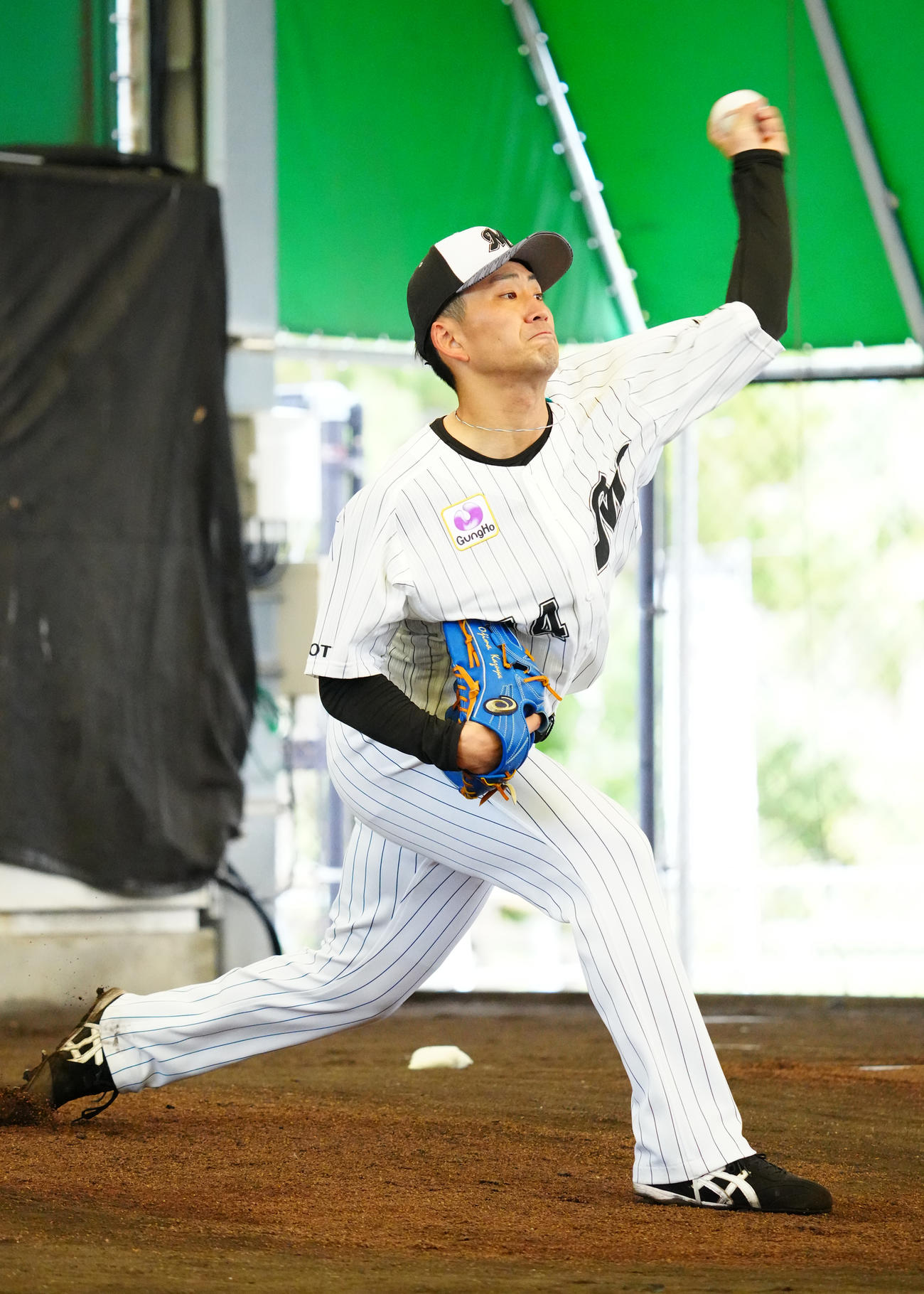 ロッテ小島和哉（2022年2月1日撮影）