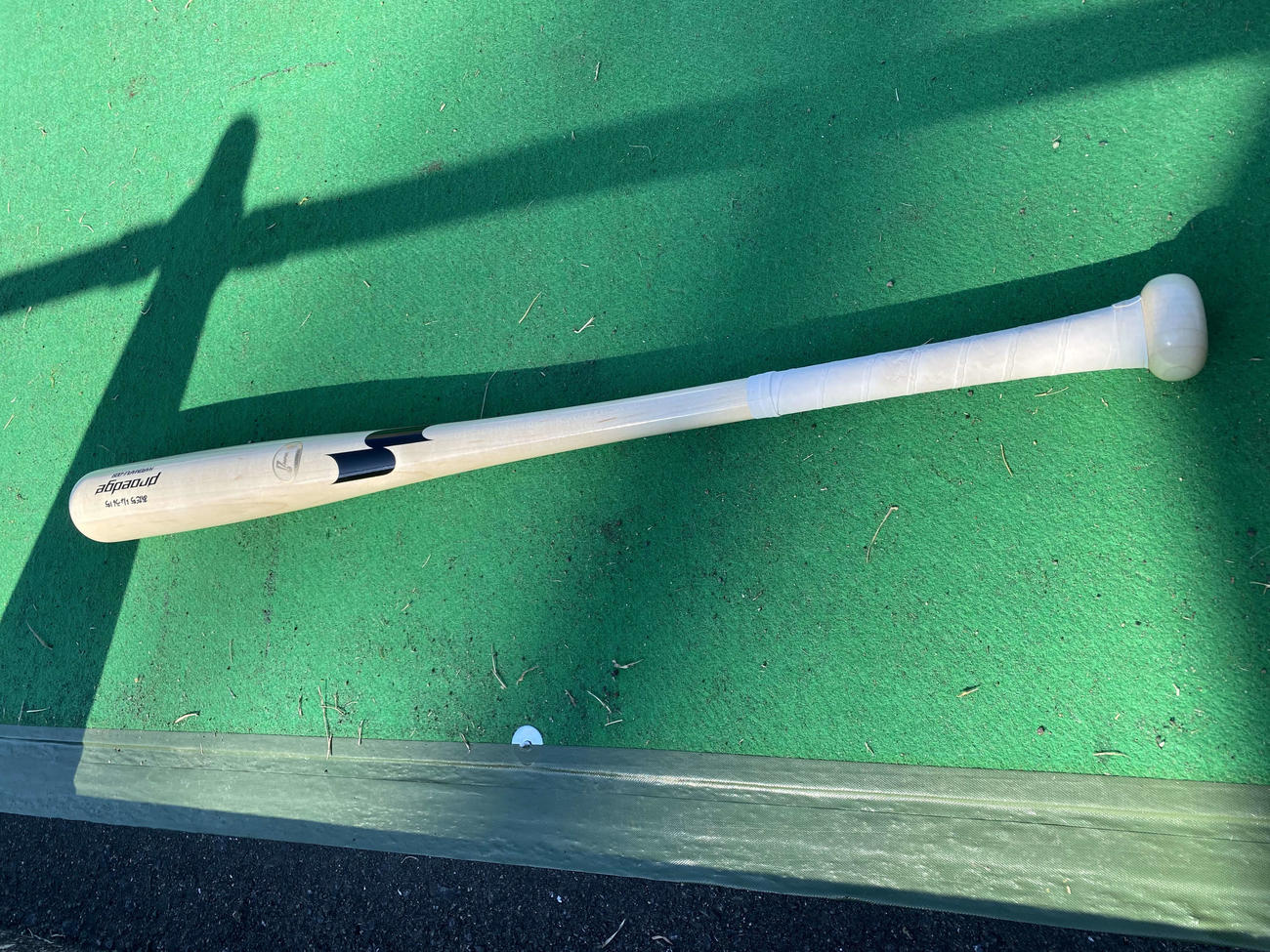 グリップにイオミック社のグリップテープを導入したオリックス安達の愛用バット（撮影・真柴健）