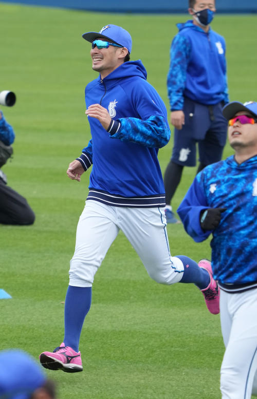 1軍宜野湾キャンプに合流したDeNA大田（撮影・小沢裕）