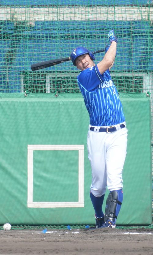 1軍宜野湾キャンプに合流しフリー打撃に臨むDeNA大田（撮影・小沢裕）