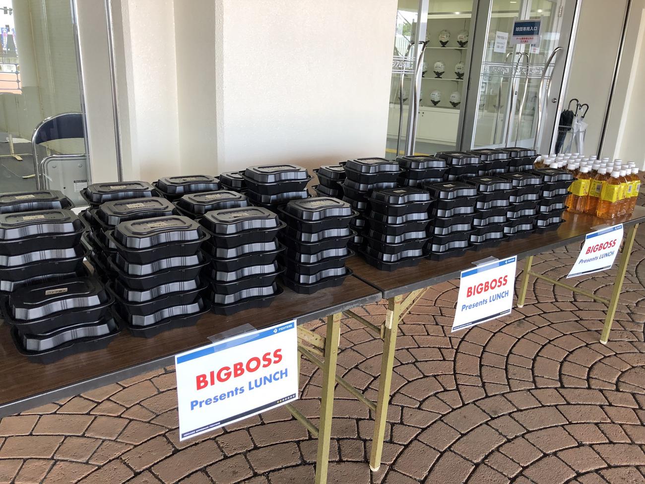 名護で報道陣に振る舞われたBIGBOSSランチ