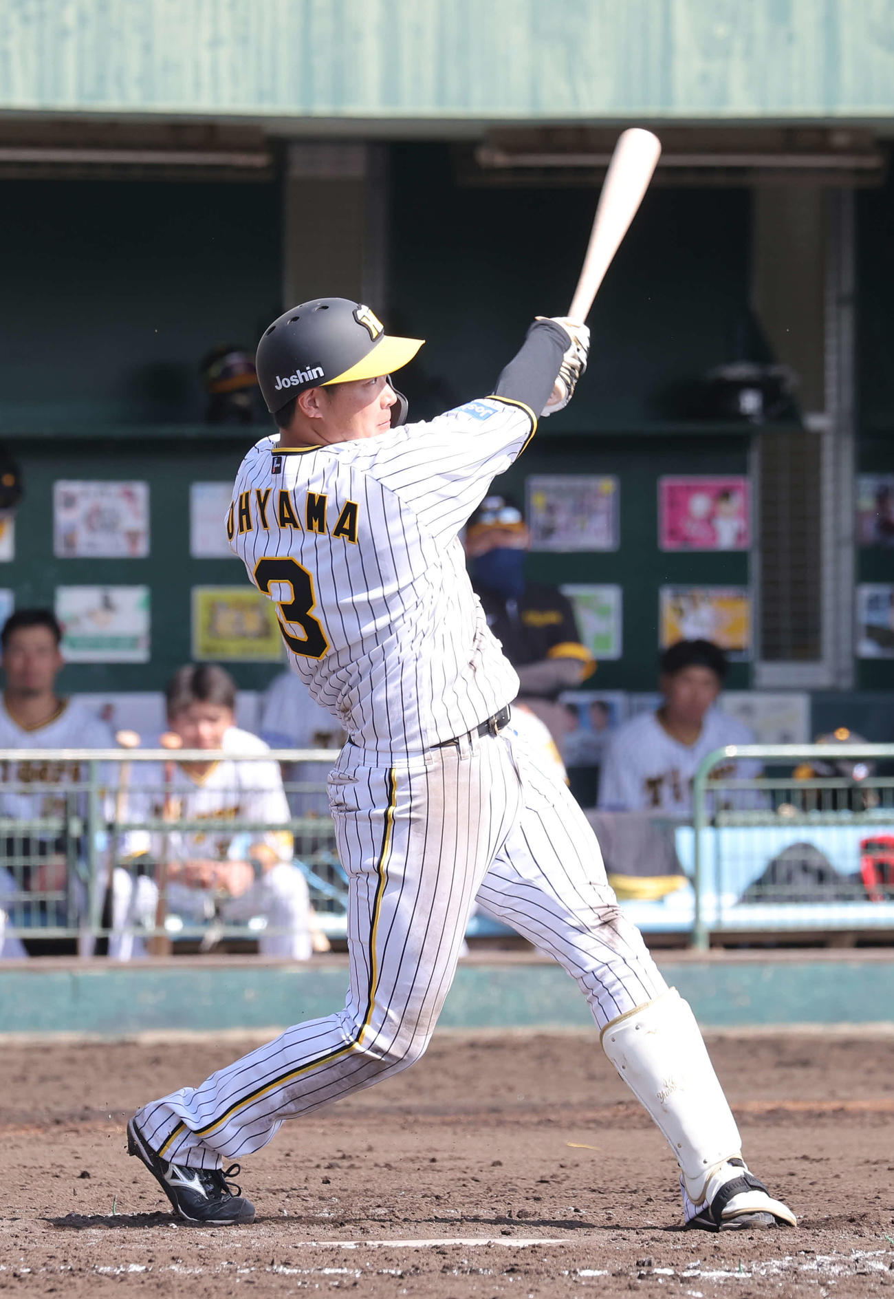 練習試合　阪神対日本ハム　3回裏阪神2死、左越え本塁打を放つ大山（撮影・河野匠）