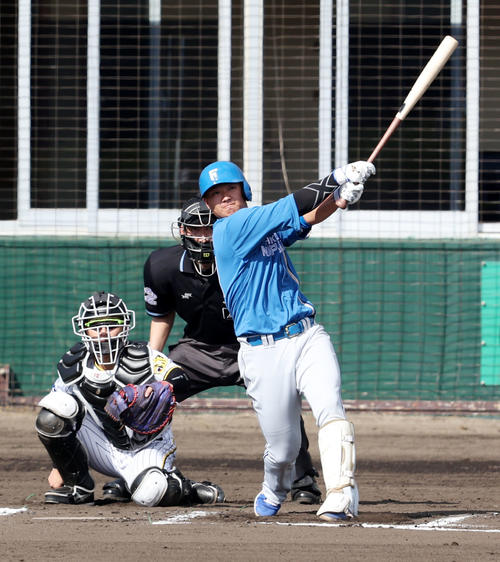阪神対日本ハム　6回表日本ハム2死、代打佐藤は左越え本塁打を放つ（撮影・加藤哉）