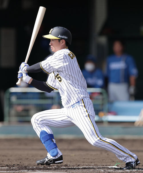阪神対日本ハム　1回裏阪神無死、二塁内野安打を放つ近本（撮影・前田充）