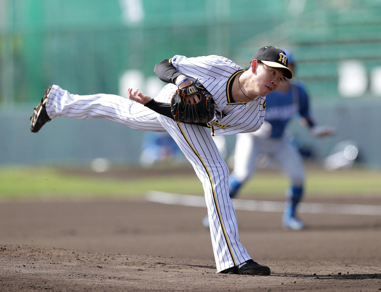 阪神対日本ハム　阪神先発の及川（撮影・前田充）