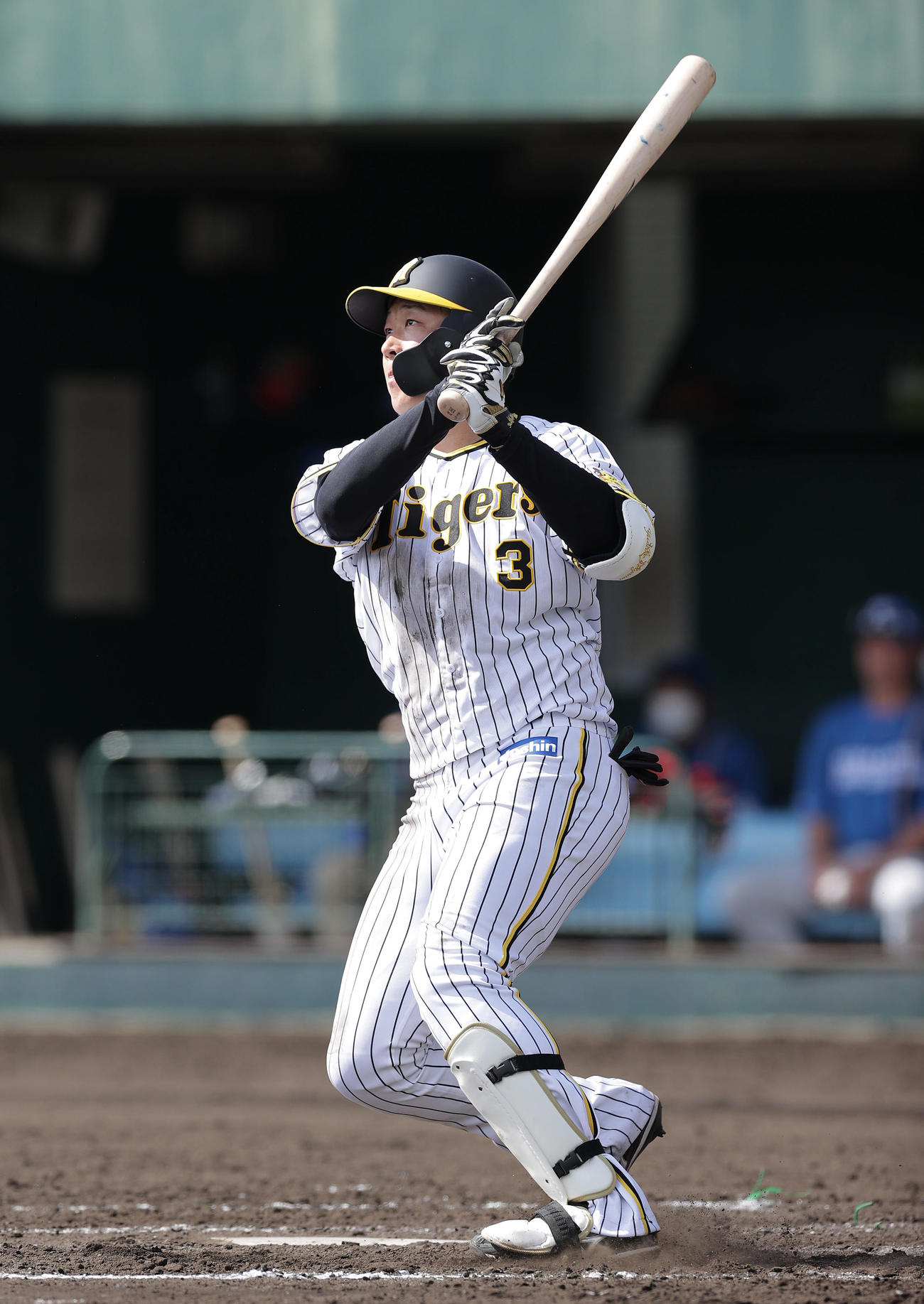 阪神対日本ハム　3回裏阪神2死、左越え本塁打を放つ大山（撮影・前田充）