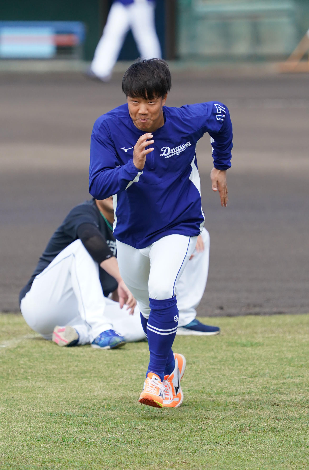 ランニングをする柳（撮影・森本幸一）