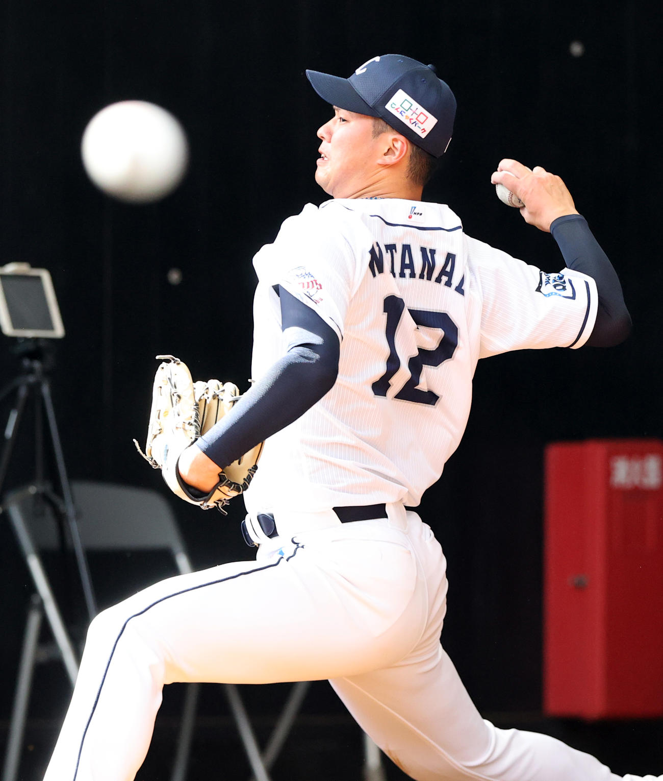 西武春季キャンプ第2クール3日目、ブルペンで力強い投球を見せる渡辺勇太朗（撮影・浅見桂子）