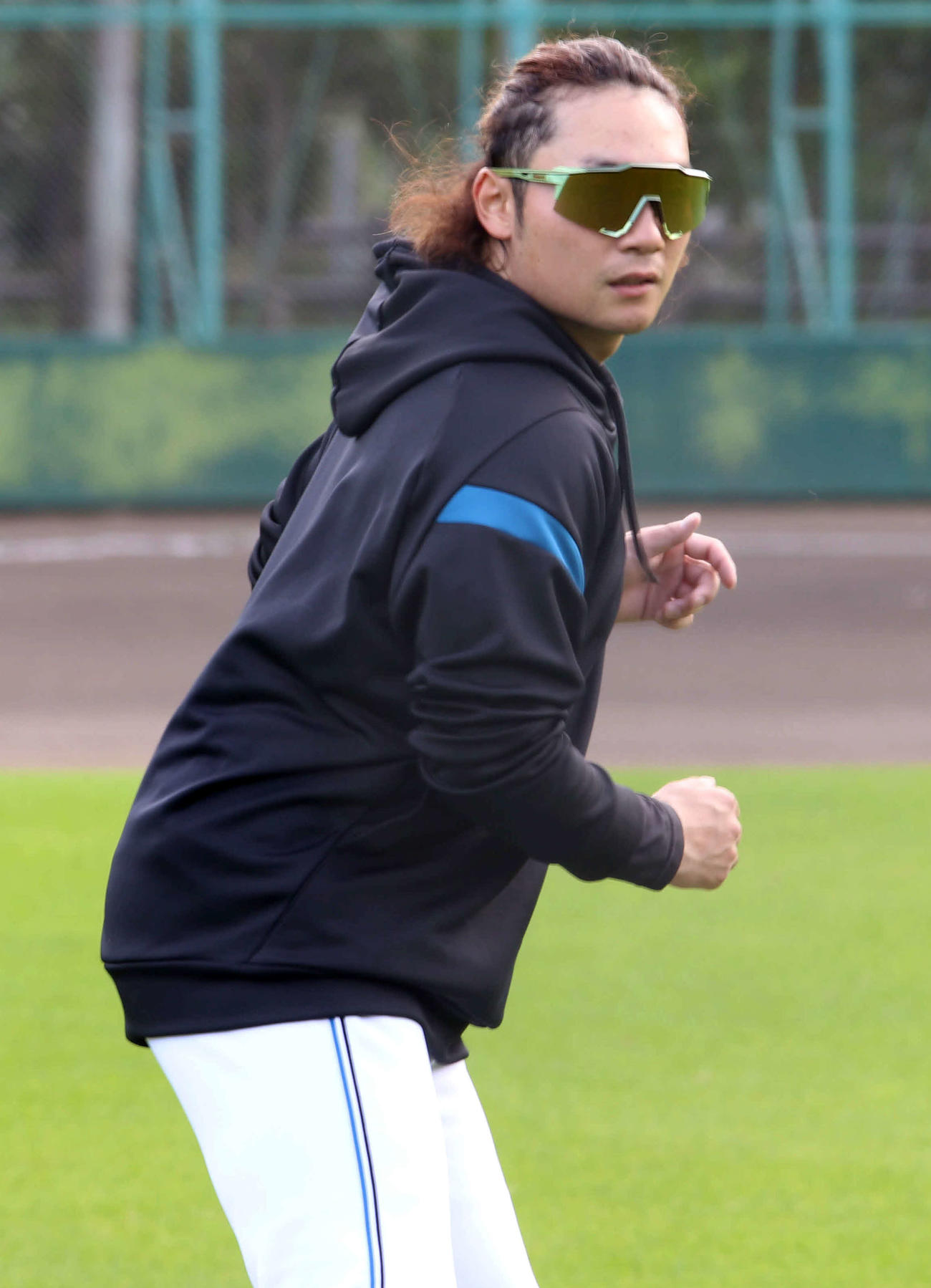 2軍キャンプで体を動かす日本ハム伊藤（撮影・小林憲治）