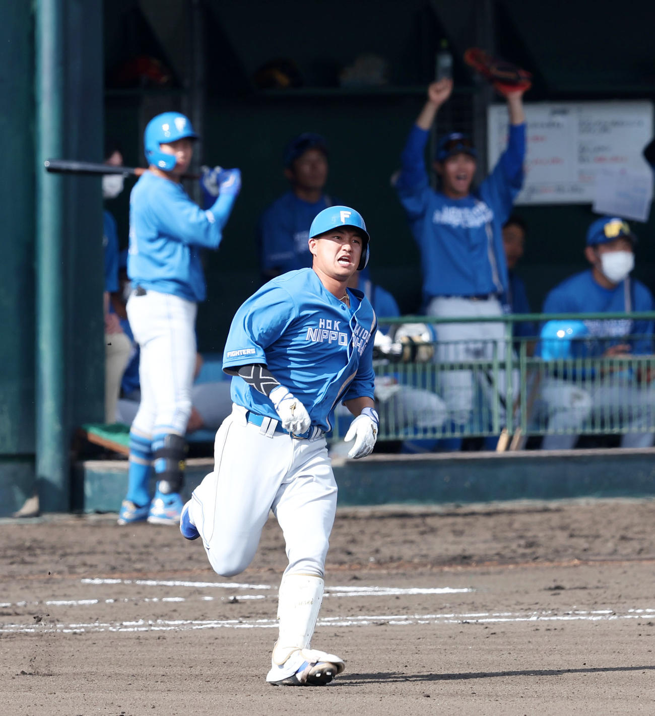 阪神対日本ハム　6回表日本ハム2死、代打佐藤は左越え本塁打を放つ（撮影・加藤哉）