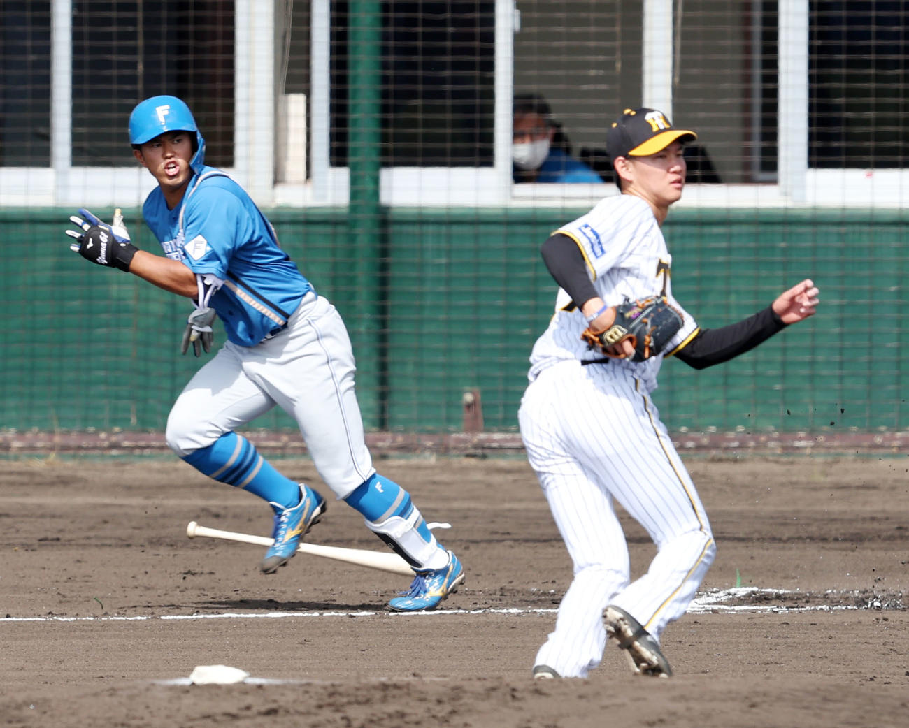 阪神対日本ハム　1回表日本ハム2死満塁、今川に左前2点適時打を打たれる阪神及川（撮影・加藤哉）