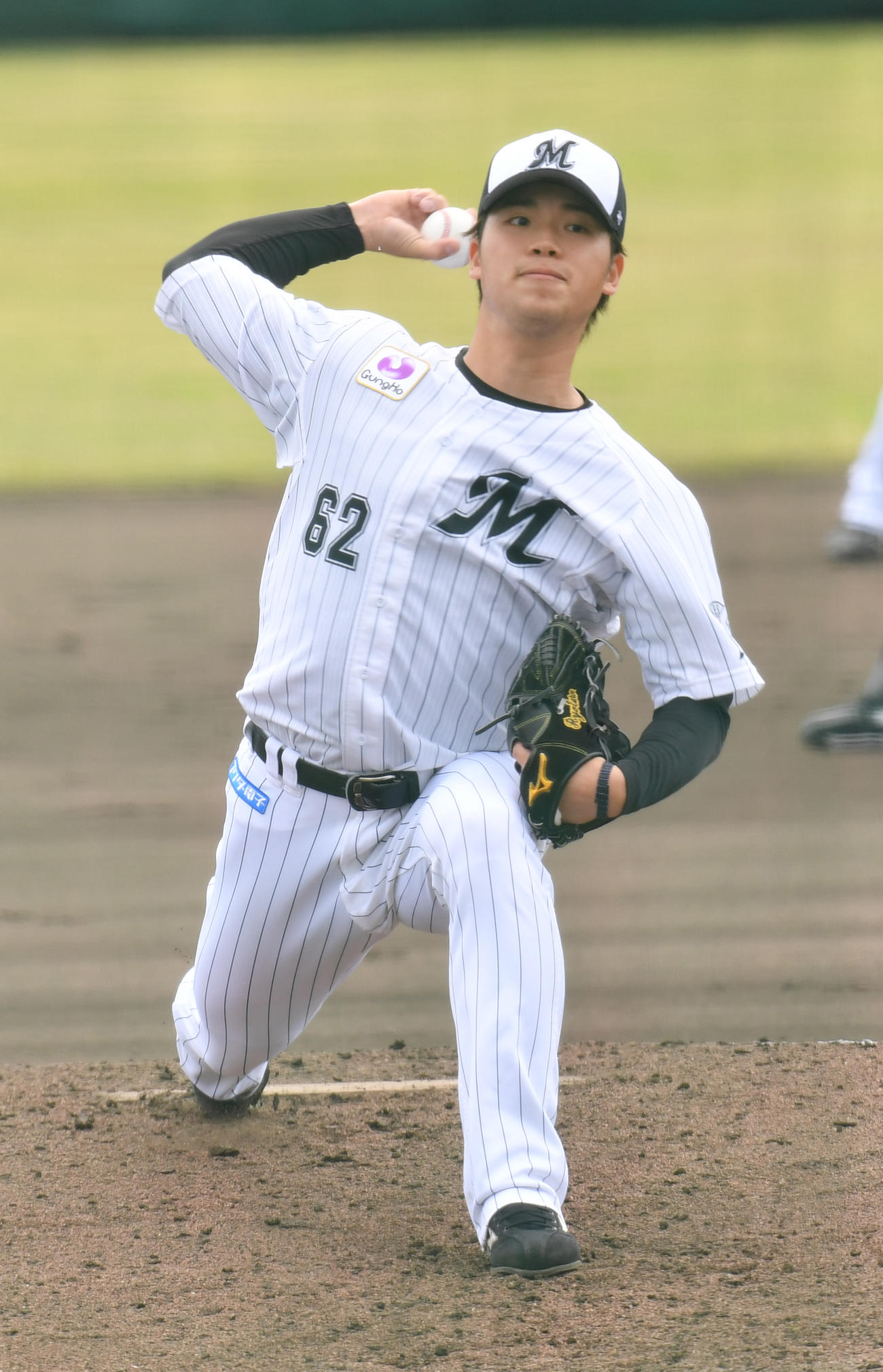 シート打撃で投げる森遼大朗（2022年2月8日撮影）