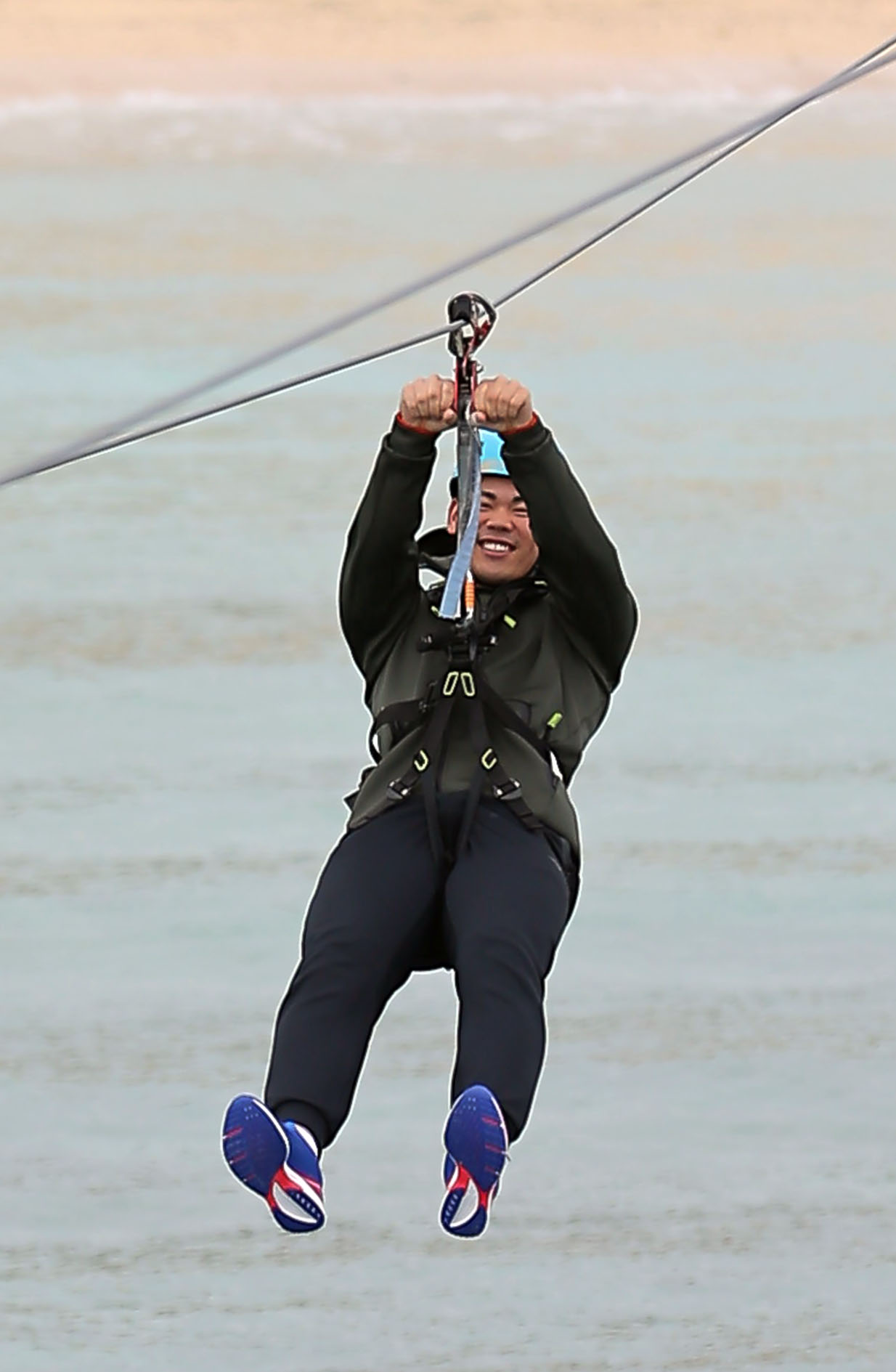 宿泊先ホテルのアクティビティを体験する鈴木（撮影・上山淳一）