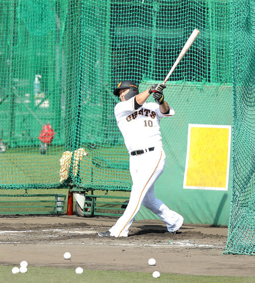 特打する巨人中田（撮影・河田真司）