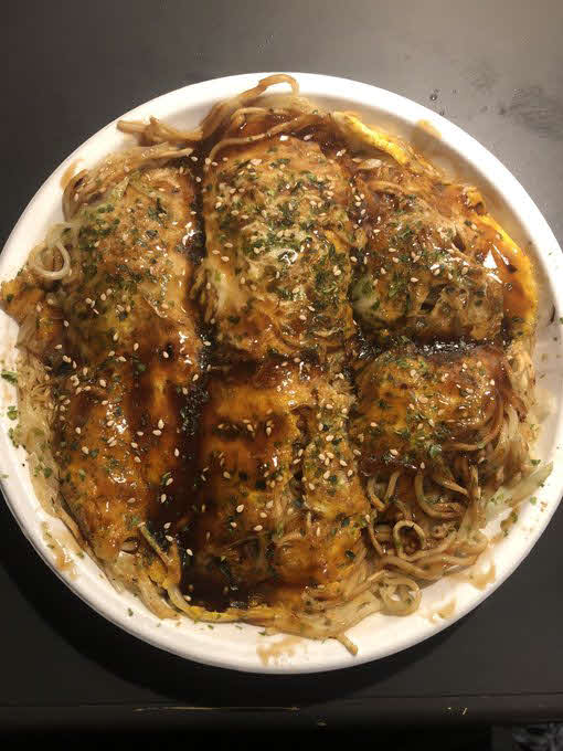 「YAITERU」の肉玉広島風お好み焼き