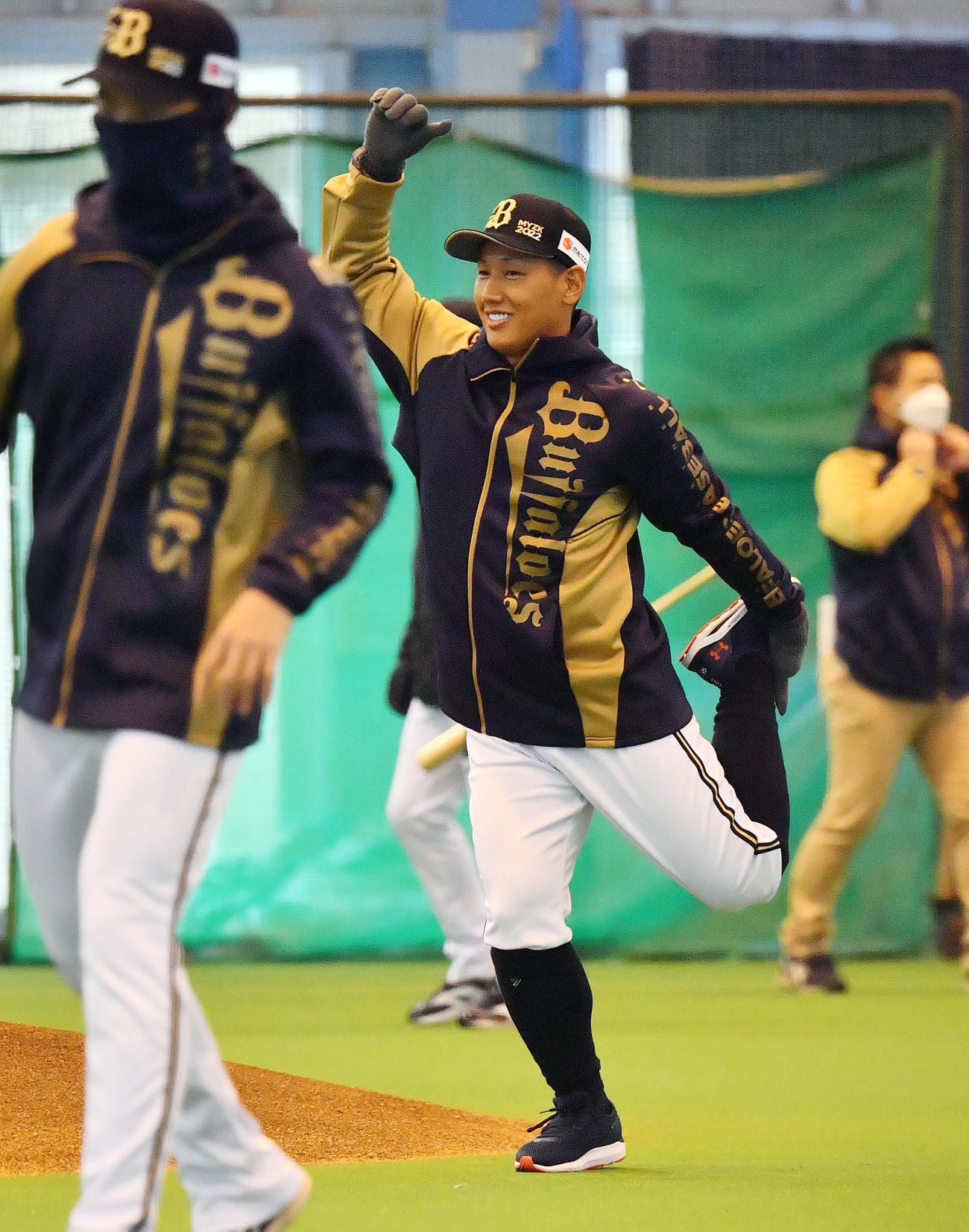 合流しナインとともにアップする吉田正（撮影・和賀正仁）