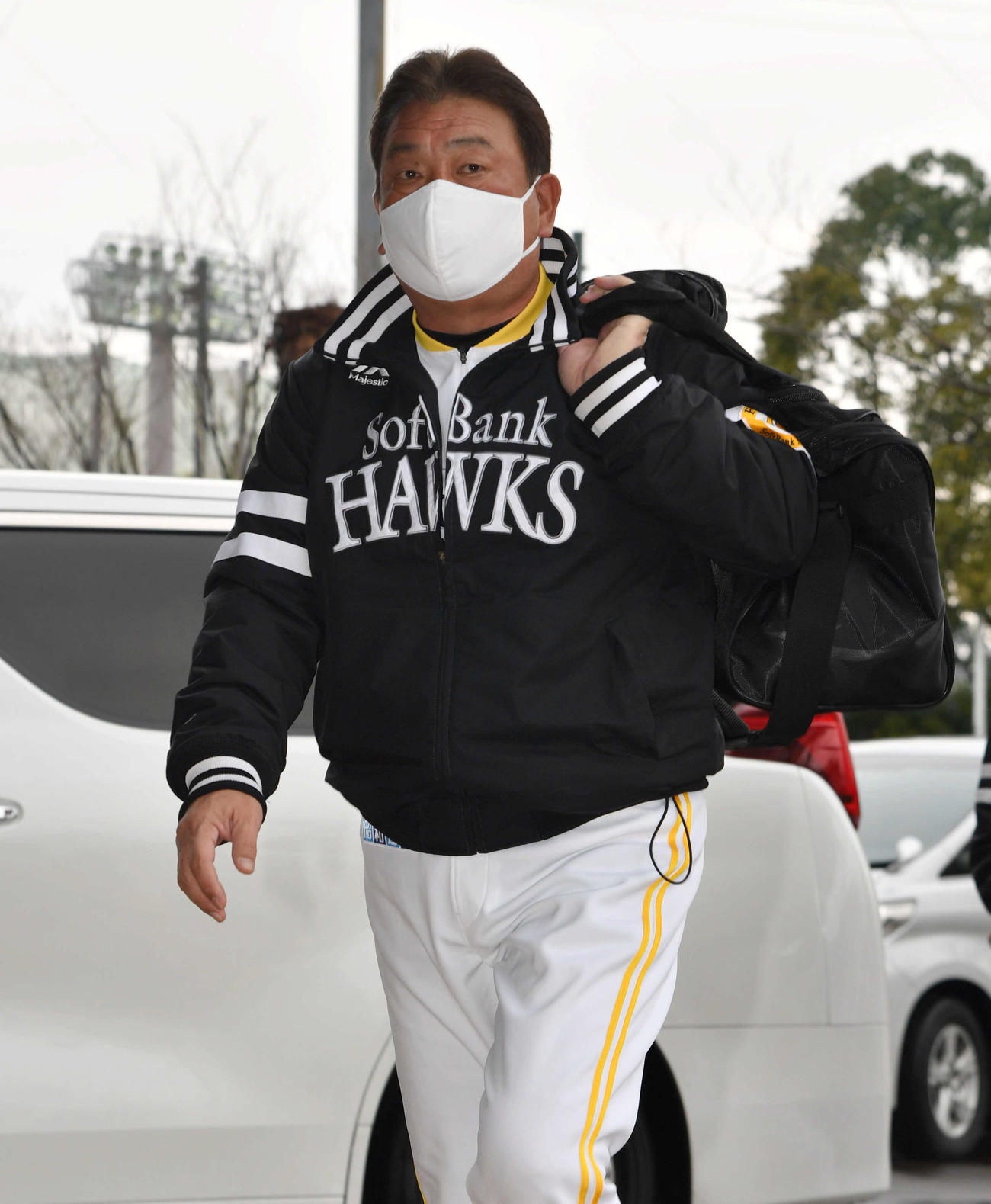 キャンプ地に到着した藤本監督（撮影・岩下翔太）