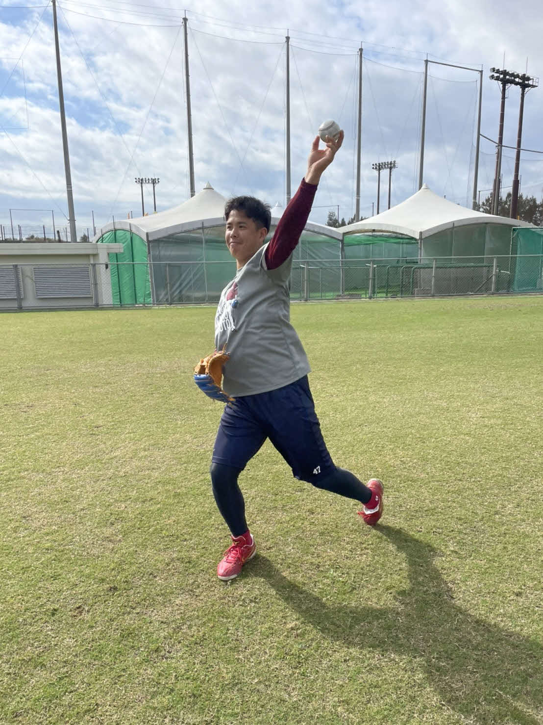 キャンプ休日に自主練習を行う楽天藤井聖投手（楽天野球団提供）