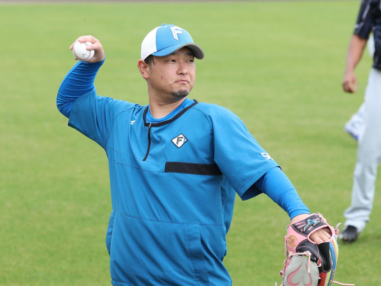 キャッチボールする日本ハム池田（撮影・黒川智章）