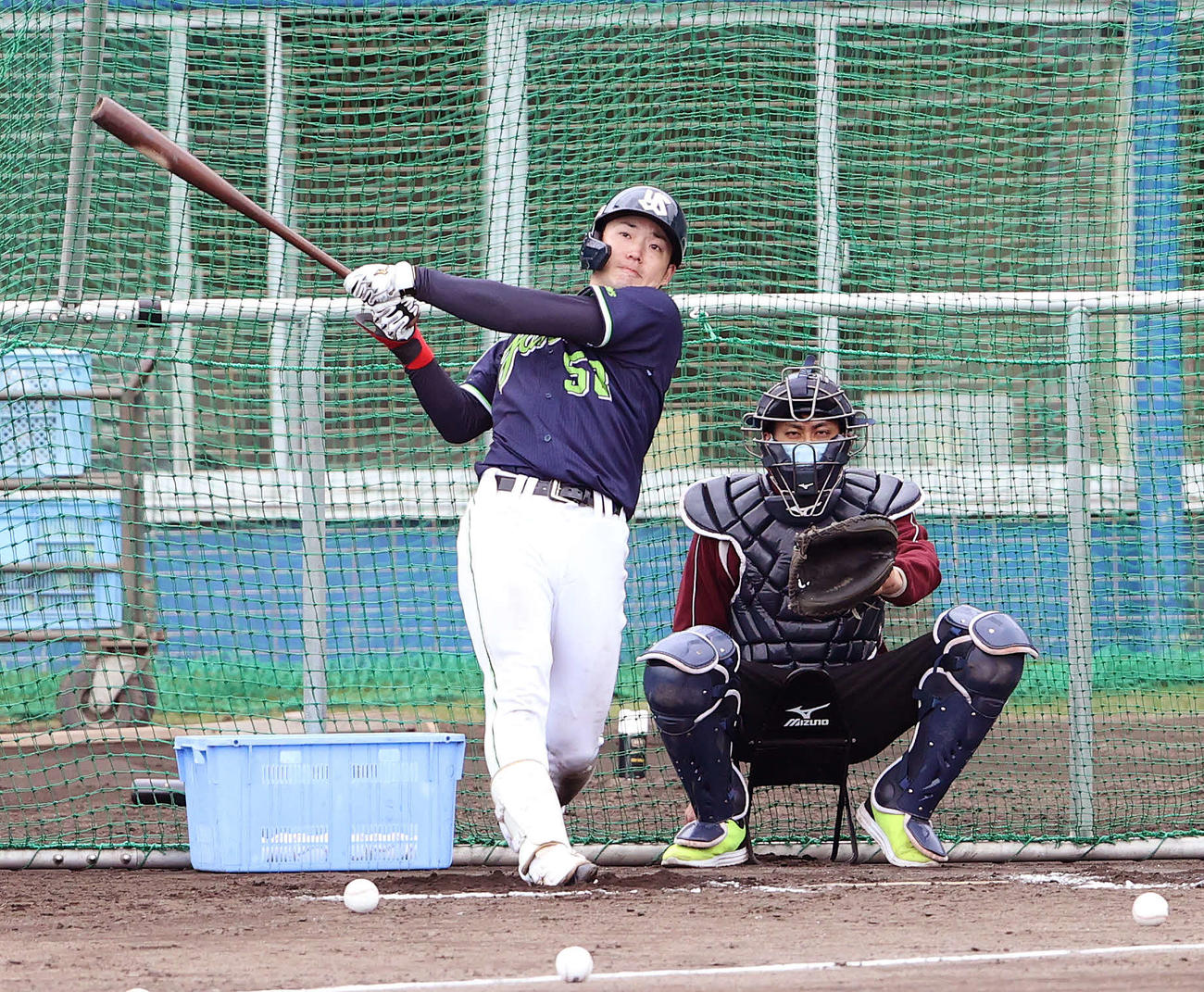 フリー打撃するヤクルト長岡（撮影・鈴木正人）