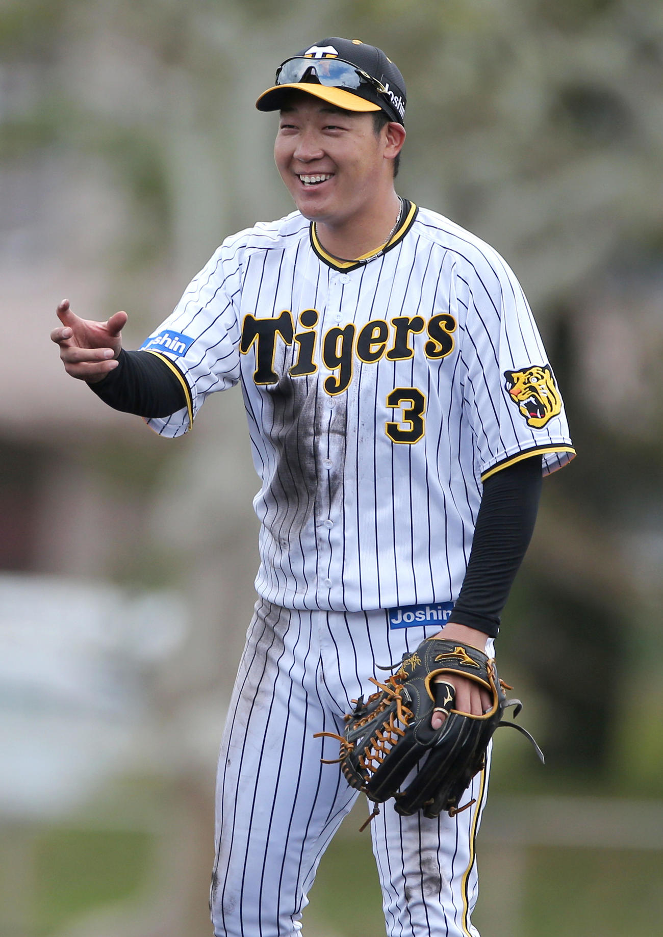 内野ノックで笑顔を見せる大山（撮影・上山淳一）
