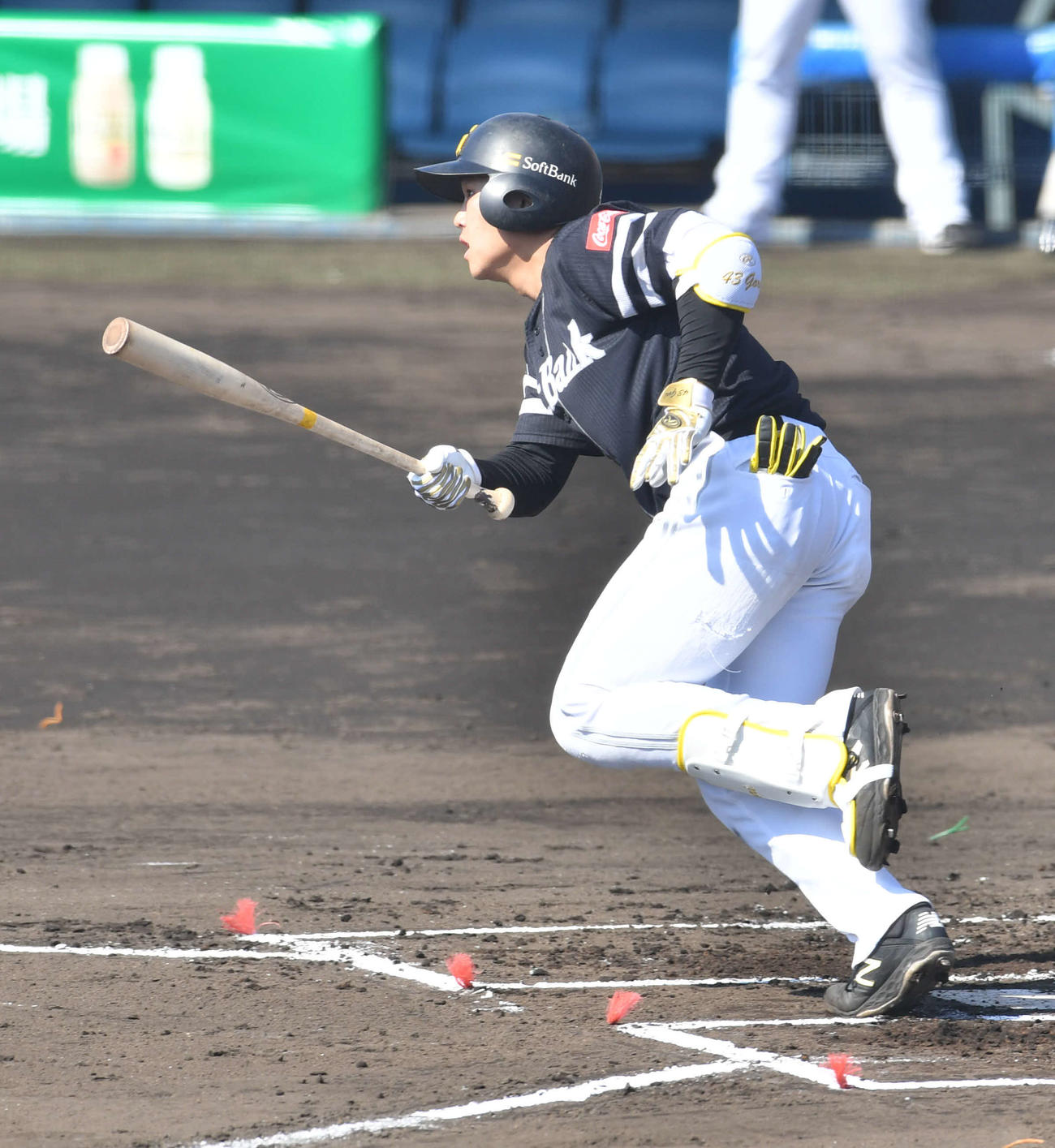 紅白戦　1回表紅組2死一、二塁、井上は右中間へ先制の2点適時三塁打を放つ（撮影・岩下翔太）