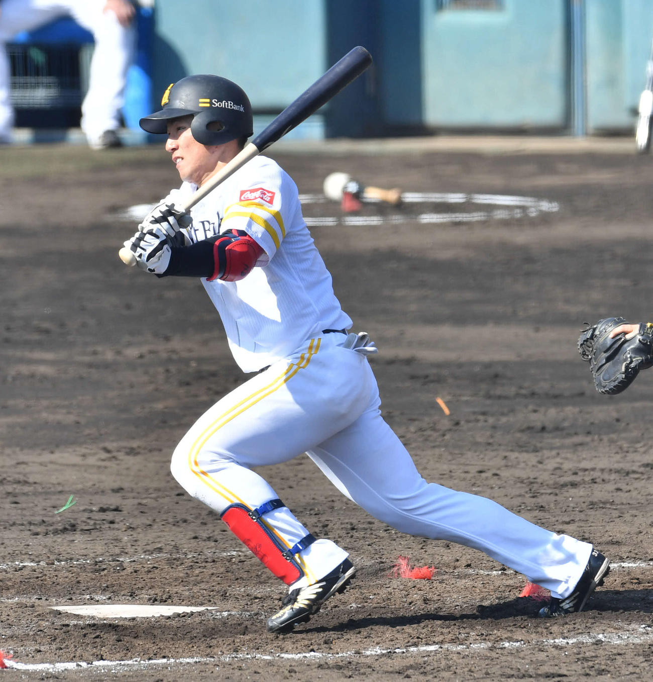 紅白戦　3回裏白組無死、増田は左中間へ二塁打を放つ（撮影・岩下翔太）