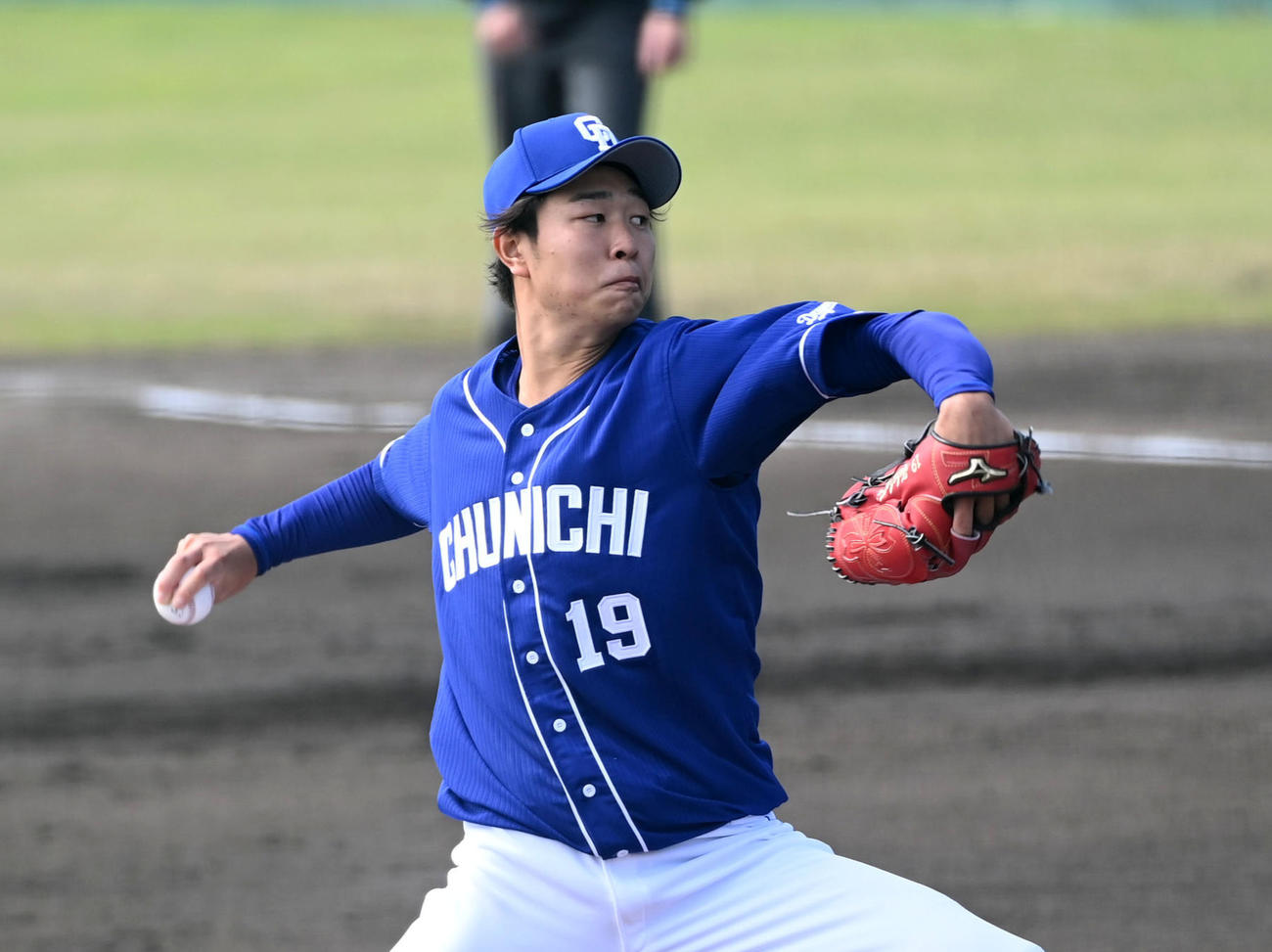 紅組先発の高橋宏は2回をパーフェクトに抑える（撮影・前岡正明）