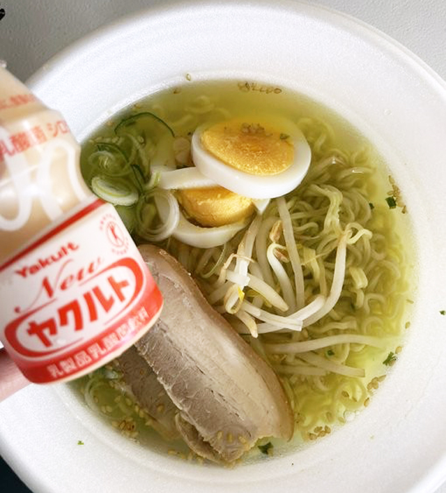 ヤクルトキャンプのラーメンとヤクルト