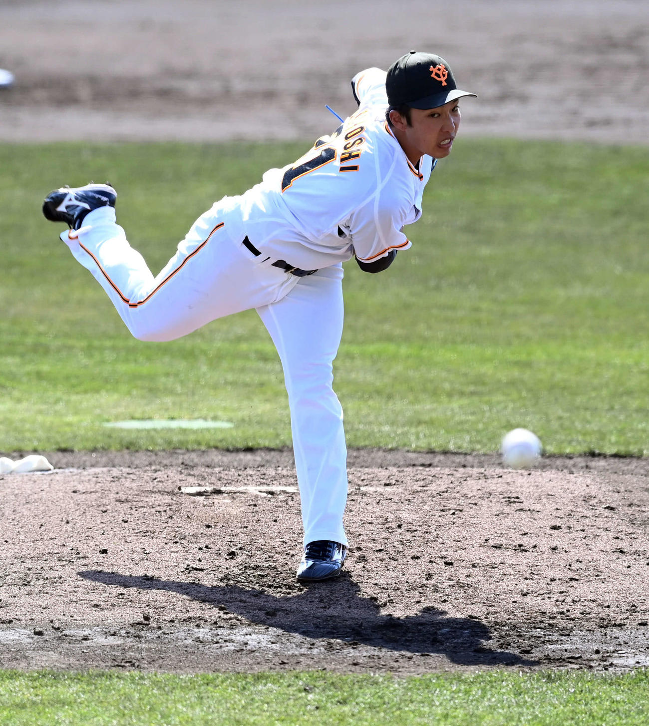 巨人紅白戦　3回からマウンドに上がった白組赤星（撮影・たえ見朱実）