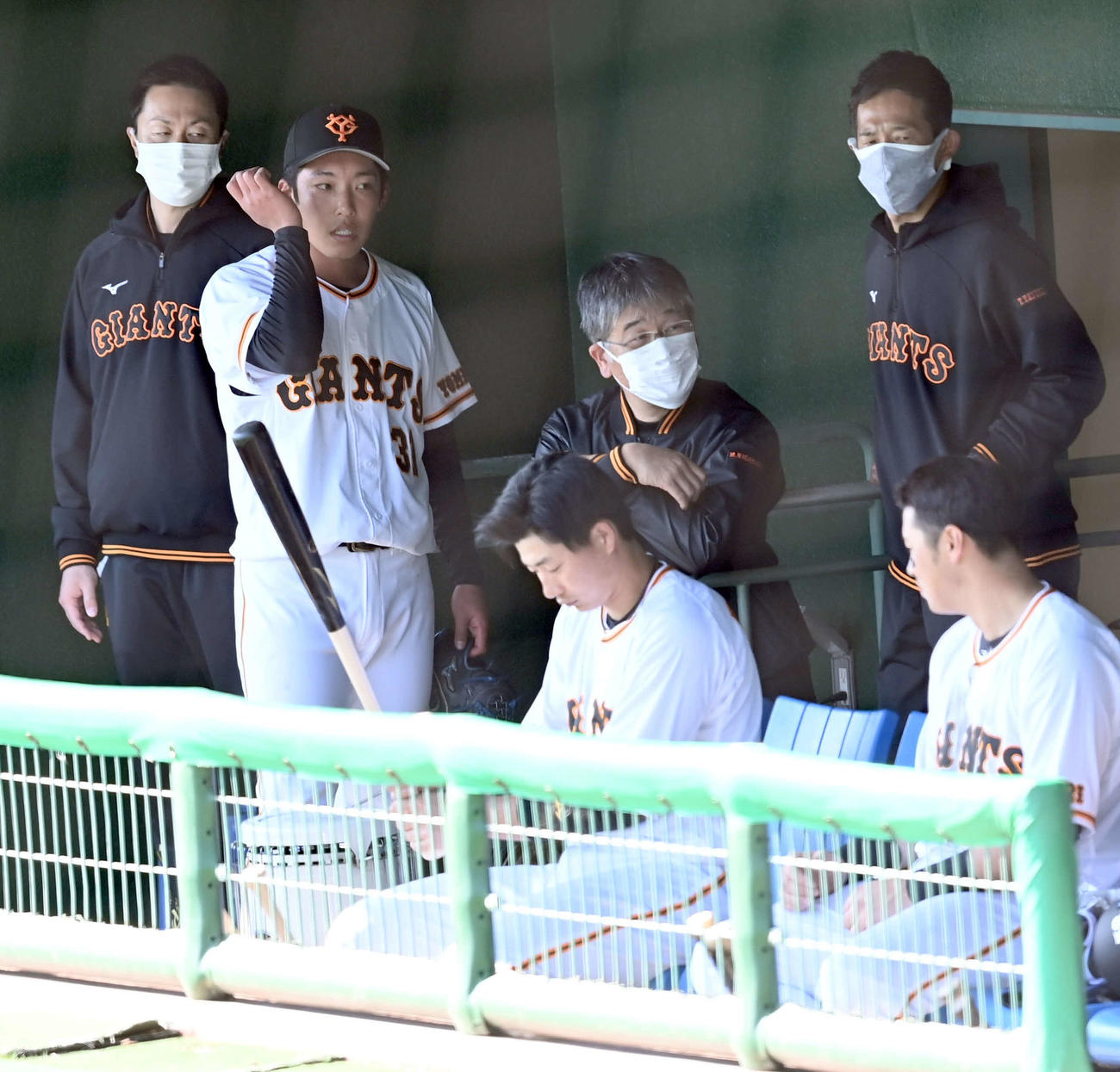 巨人紅白戦　3回からマウンドに上がり、無失点に抑えた白組赤星（撮影・たえ見朱実）