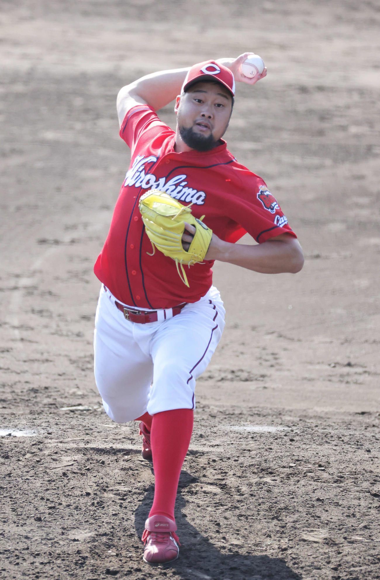 広島紅白戦4回裏白組、好投する紅組2番手の中崎（撮影・加藤孝規）