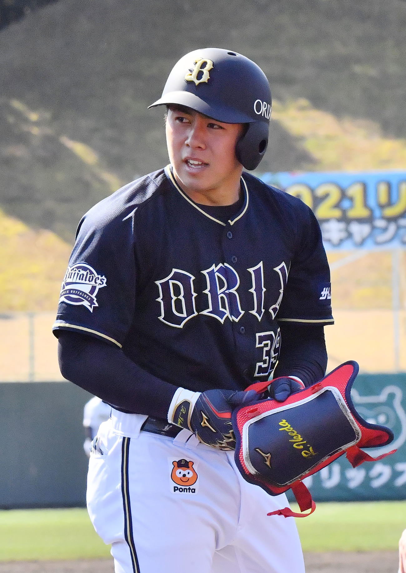 4回表紅2死一塁、右中間を破る適時三塁打を放ったオリックス池田（撮影・和賀正仁）