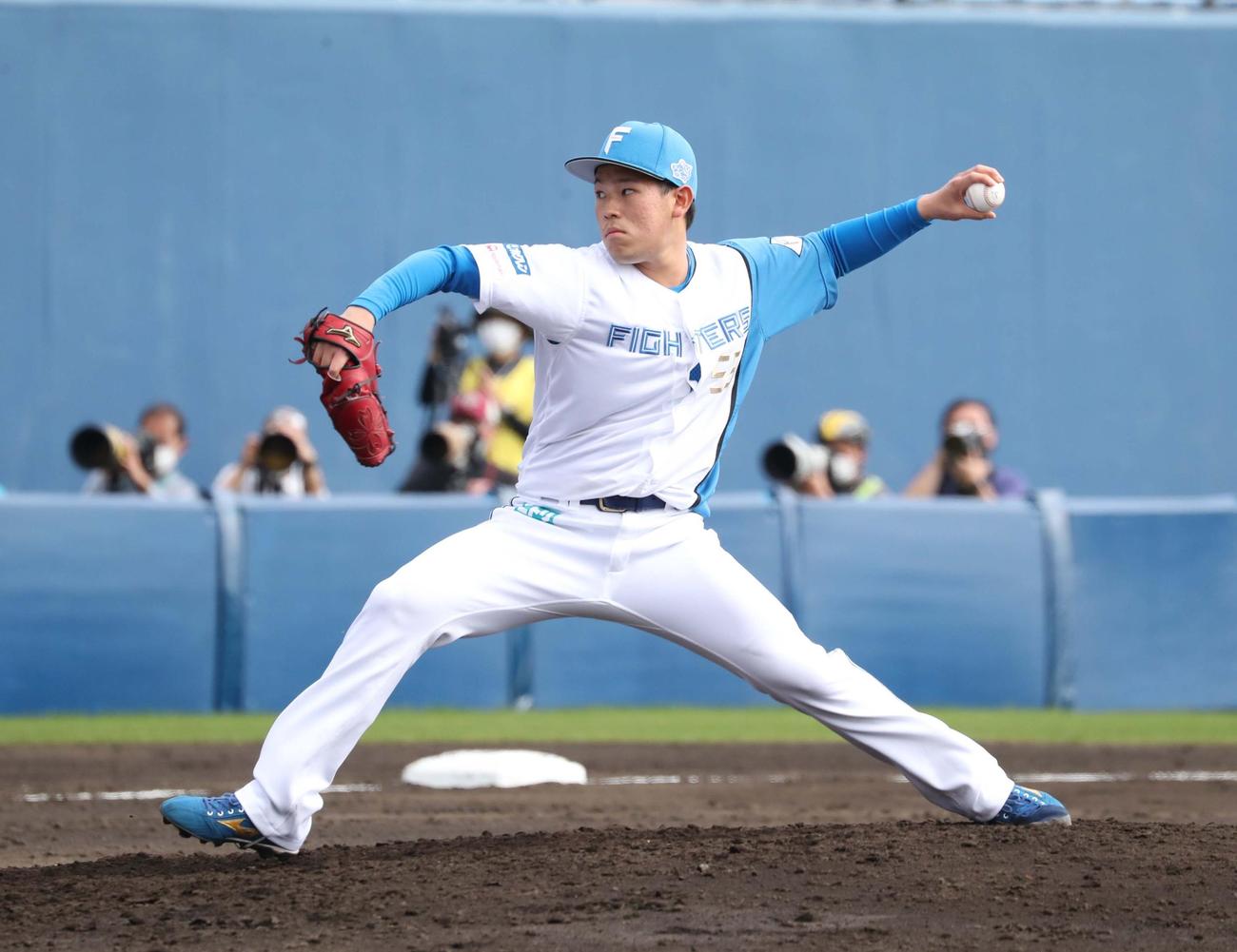 日本ハム対阪神　6回から登板の根本（撮影・黒川智章）