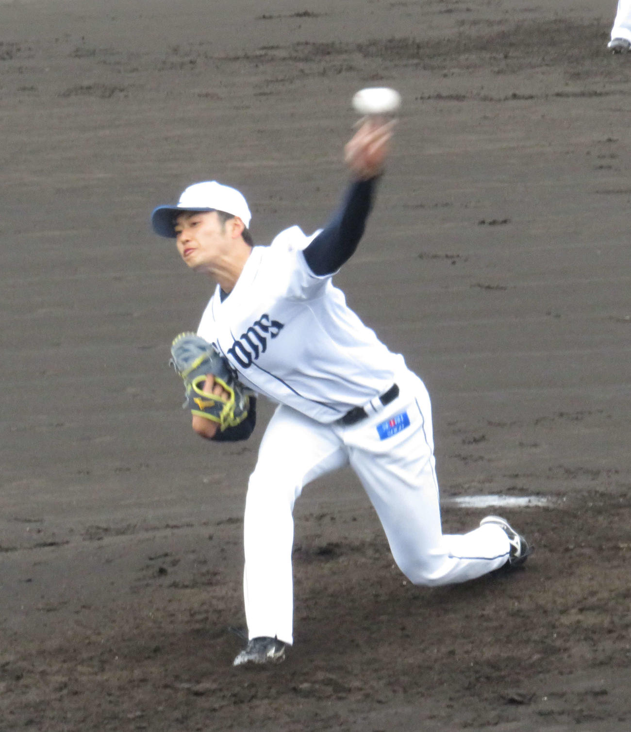 シート打撃で登板する西武佐藤