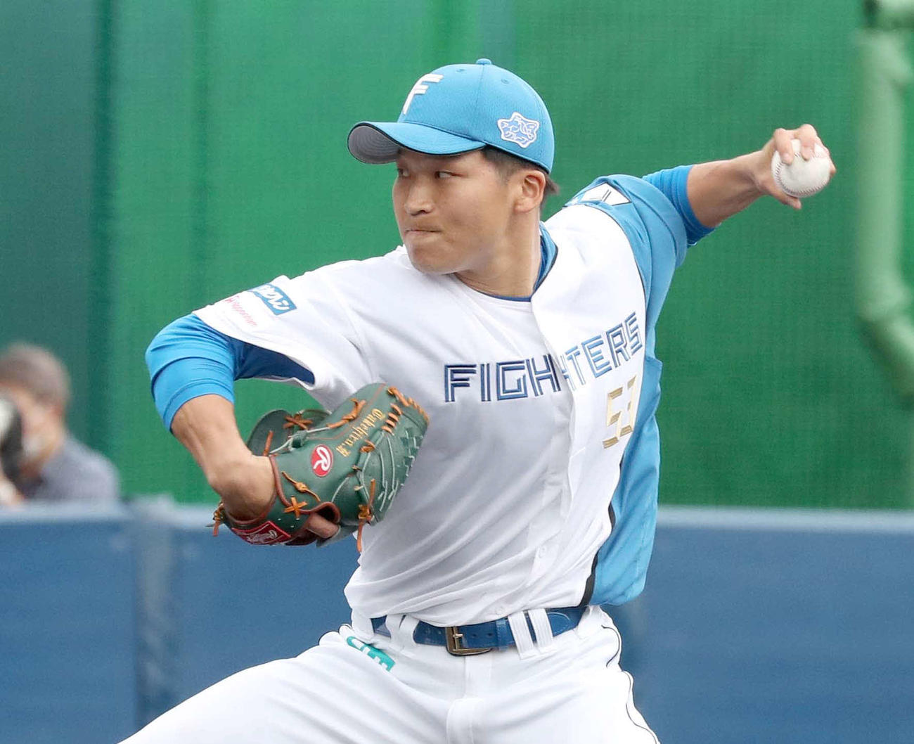 紅白戦　力投する長谷川威（撮影・黒川智章）